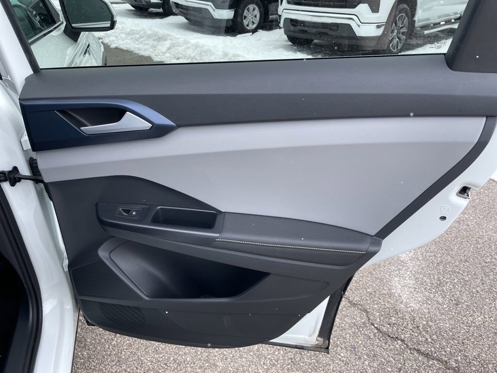 Used 2024 Volkswagen Taos SE image 37