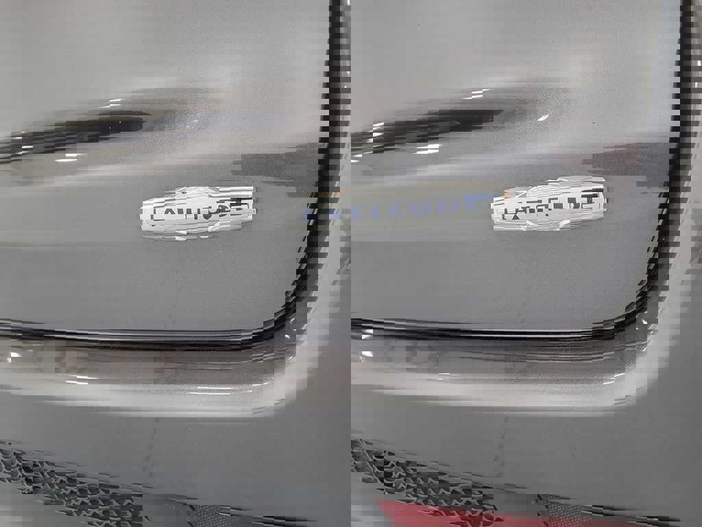 Used 2022 Jeep Compass Latitude image 11