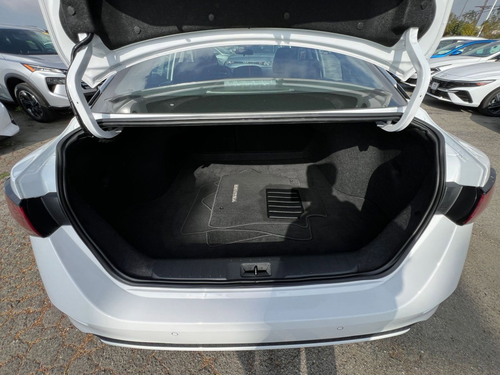 Used 2025 Nissan Sentra SV FWD image 36
