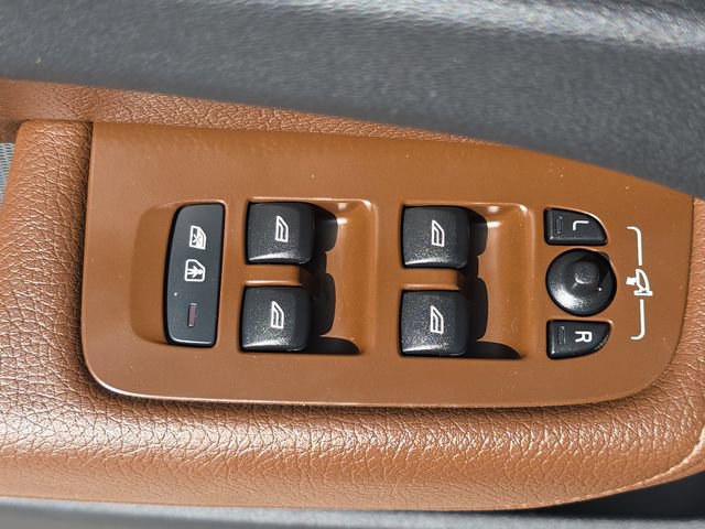 Used 2022 Volvo XC60 T8 Inscription Expression w/ Advanced Package image 28