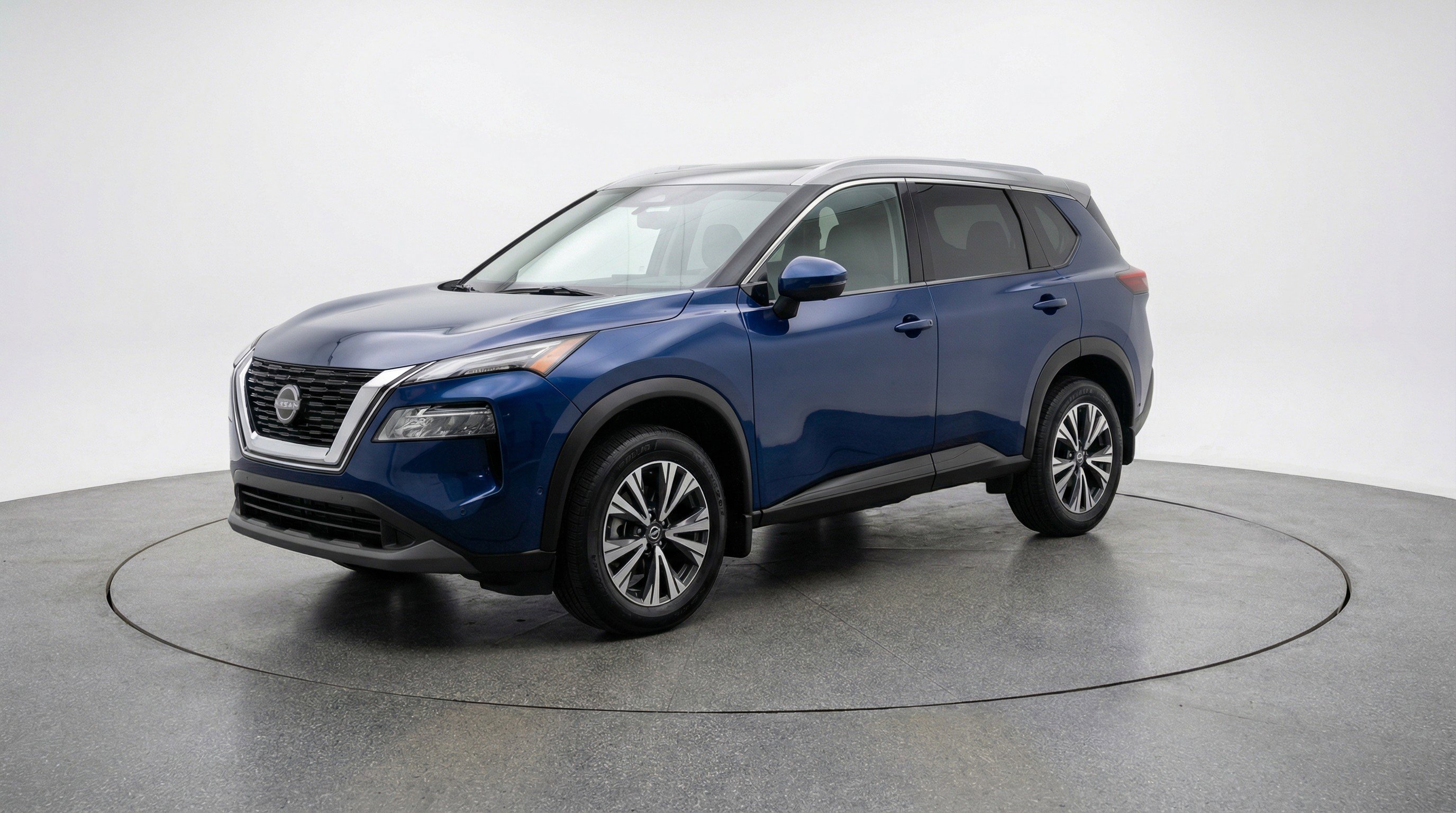 Used 2025 Nissan Rogue SV image 3