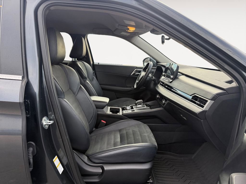 Used 2024 Mitsubishi Outlander image 15
