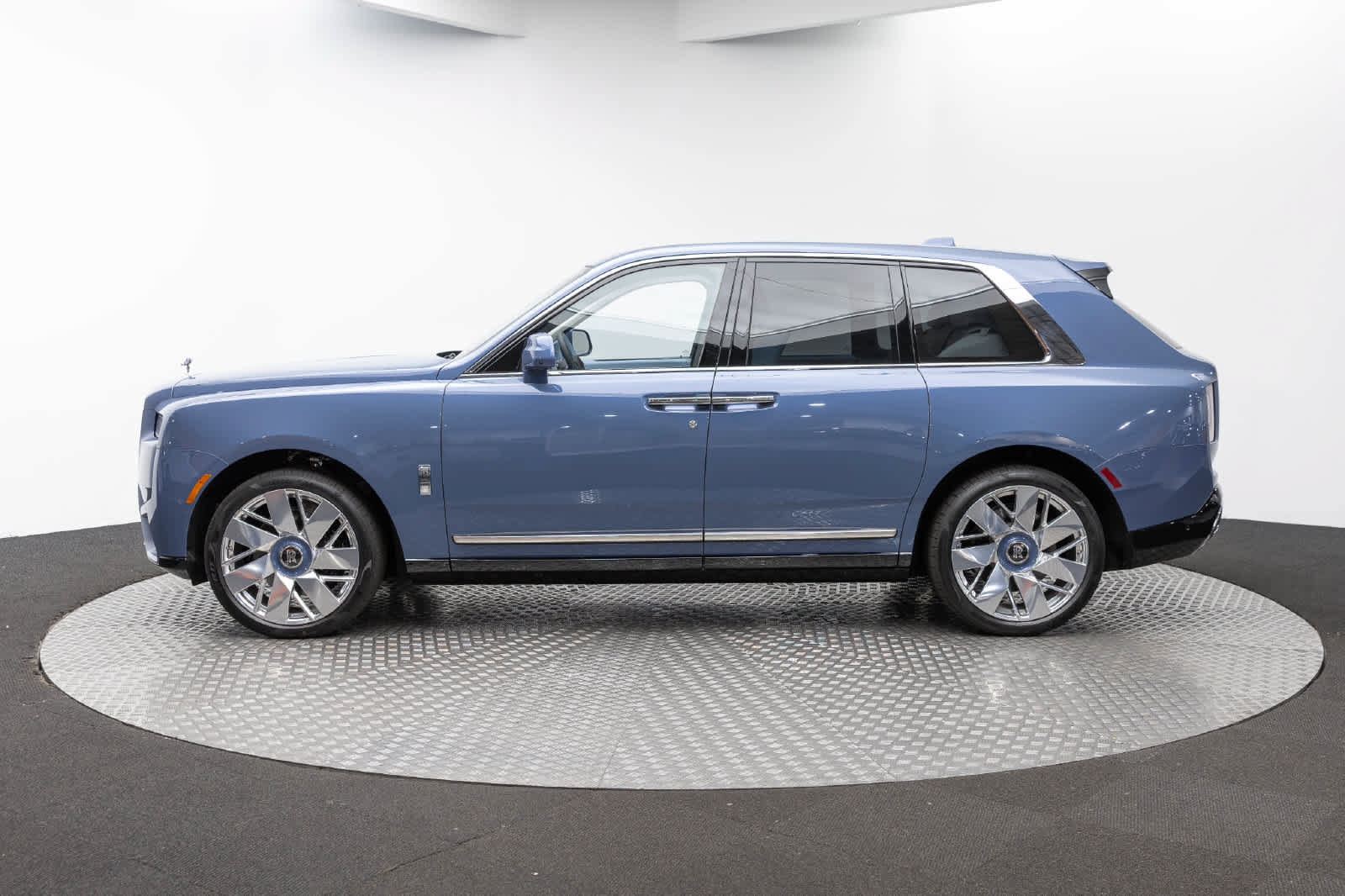 New 2027 Rolls-Royce Cullinan AWD/4WD image 3