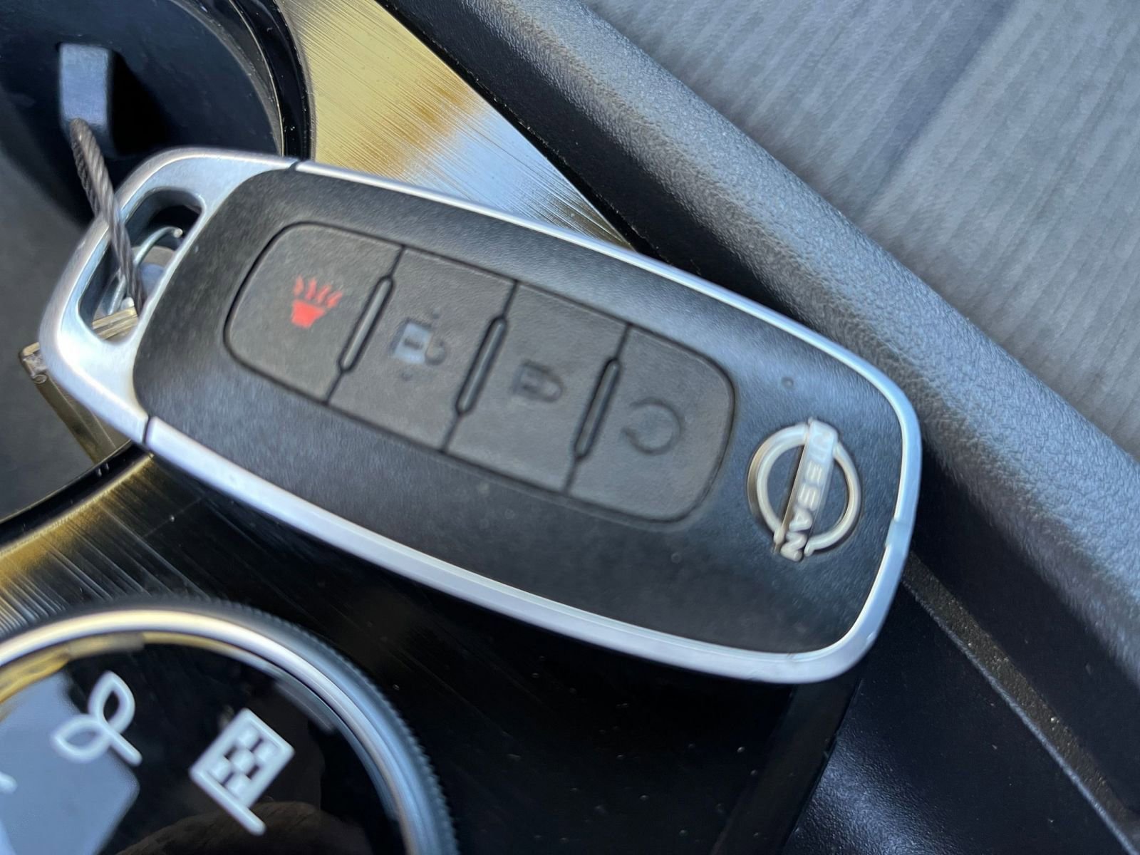 Used 2023 Nissan Rogue SV image 22