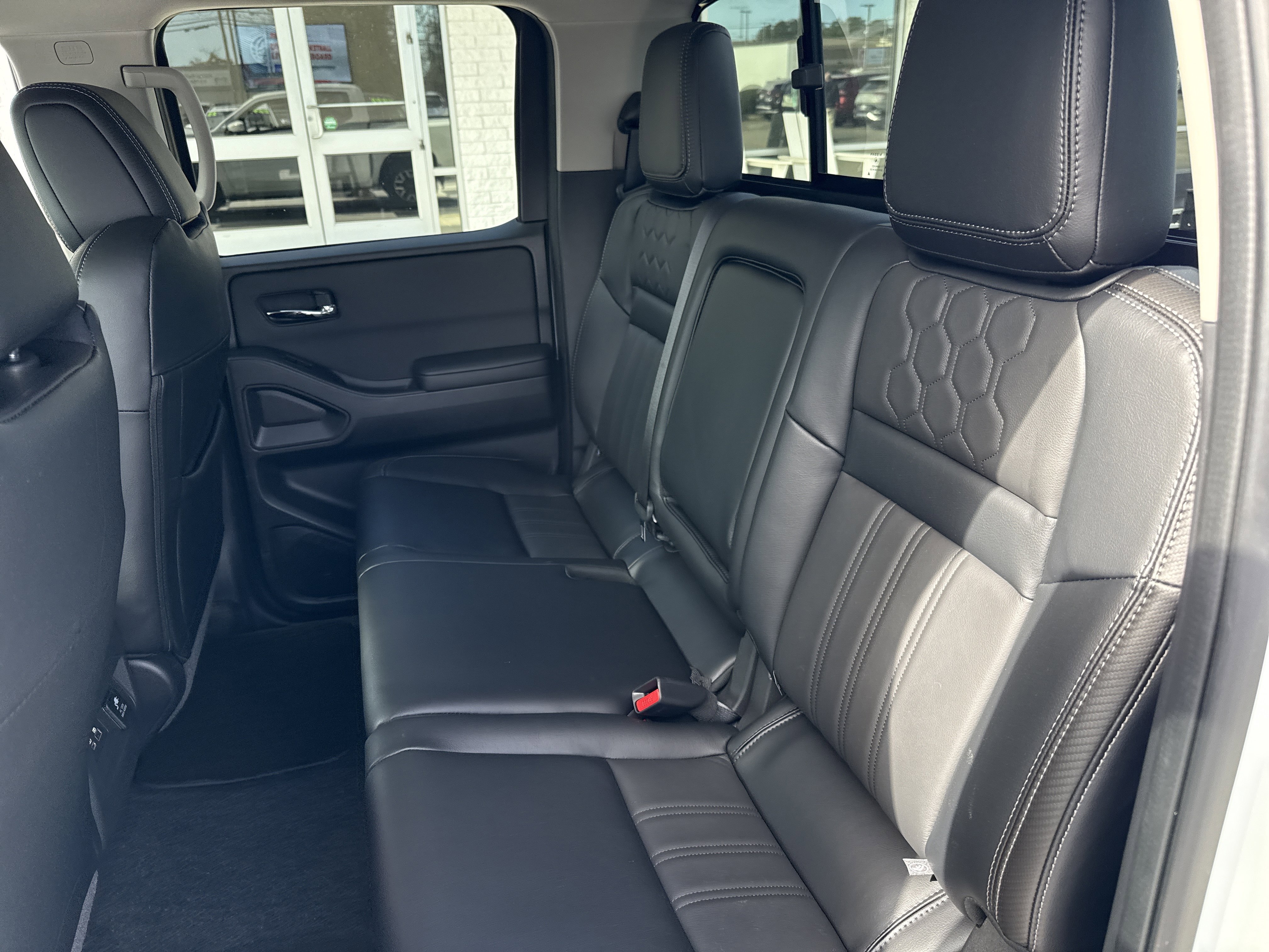 Used 2024 Nissan Frontier SL w/ Technology Package AWD/4WD image 14