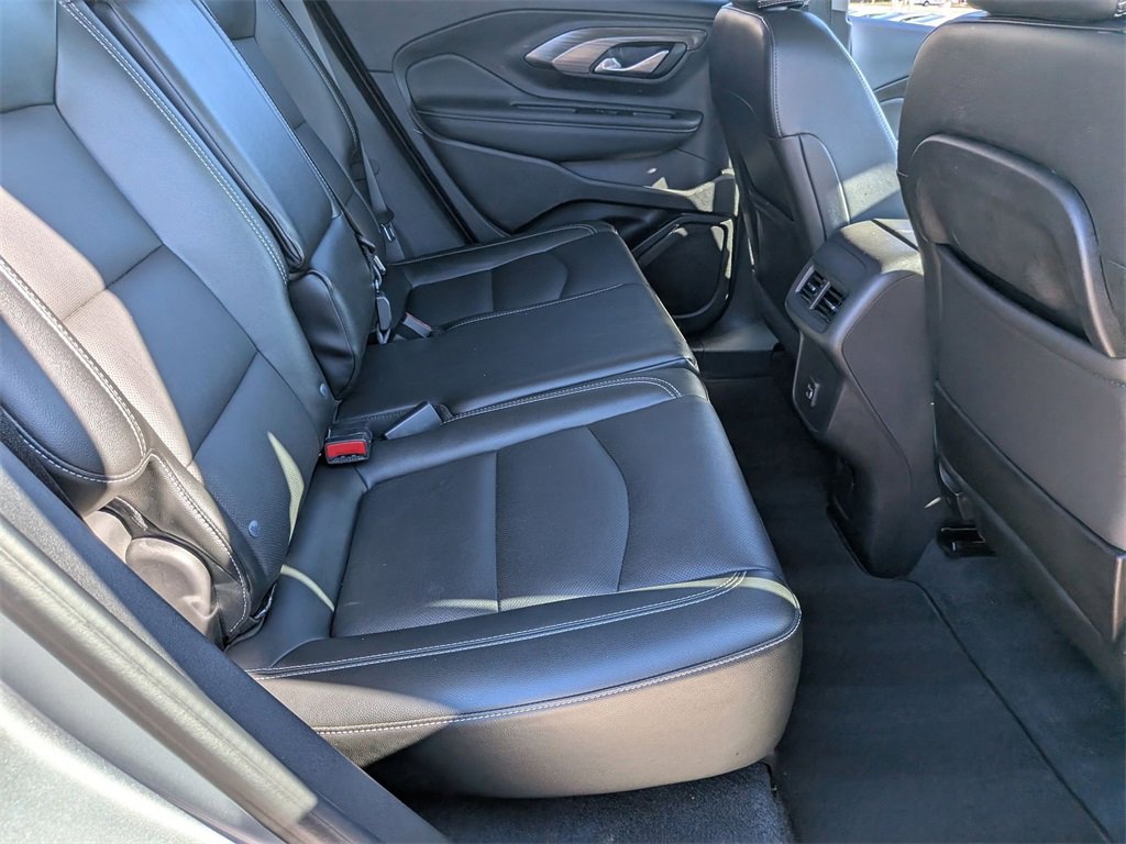 Used 2024 GMC Terrain SLT image 29