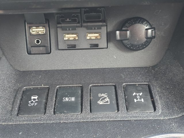 Used 2019 Toyota Highlander XLE AWD/4WD image 7
