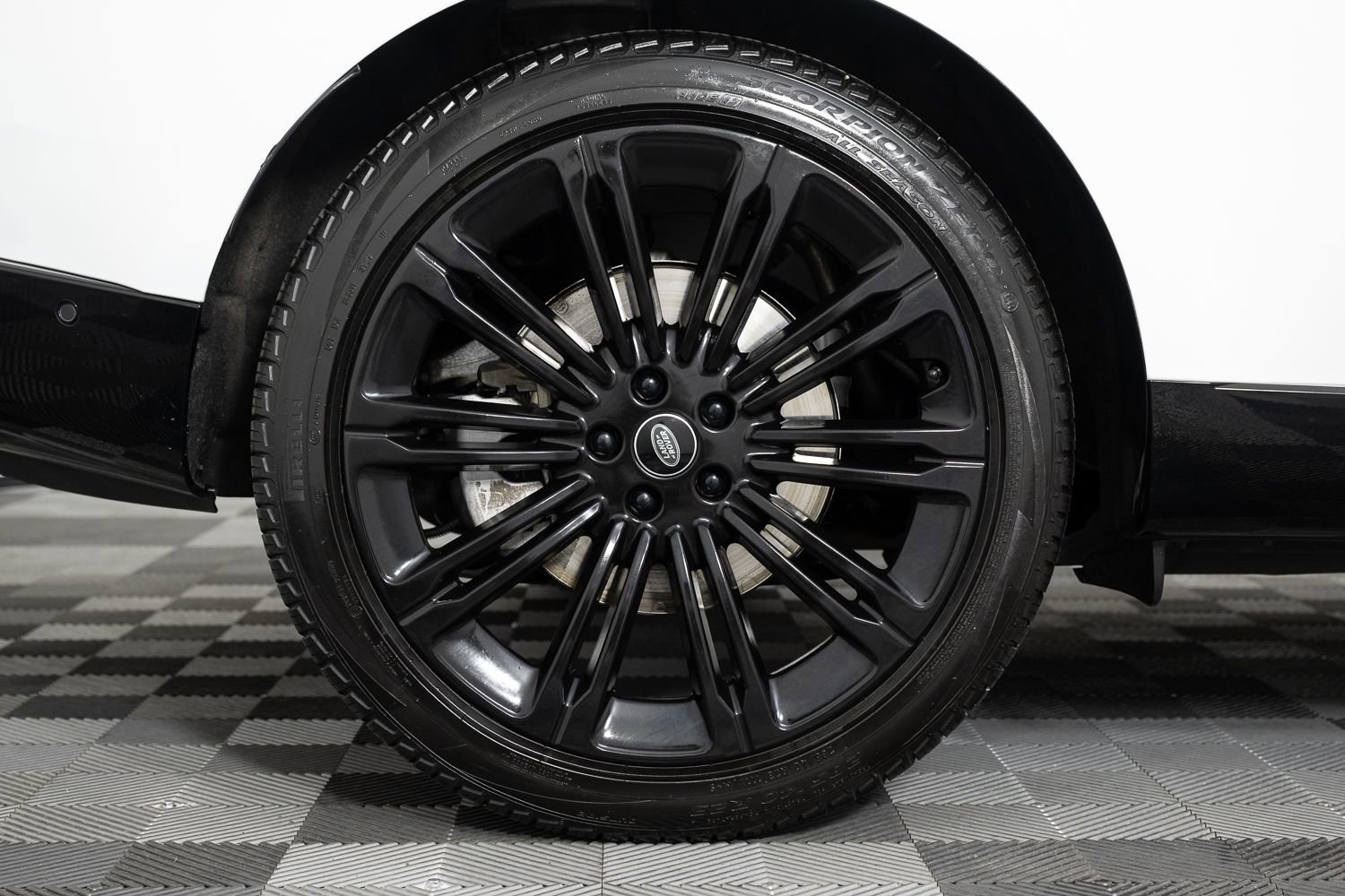 Used 2022 Land Rover Range Rover SE image 40