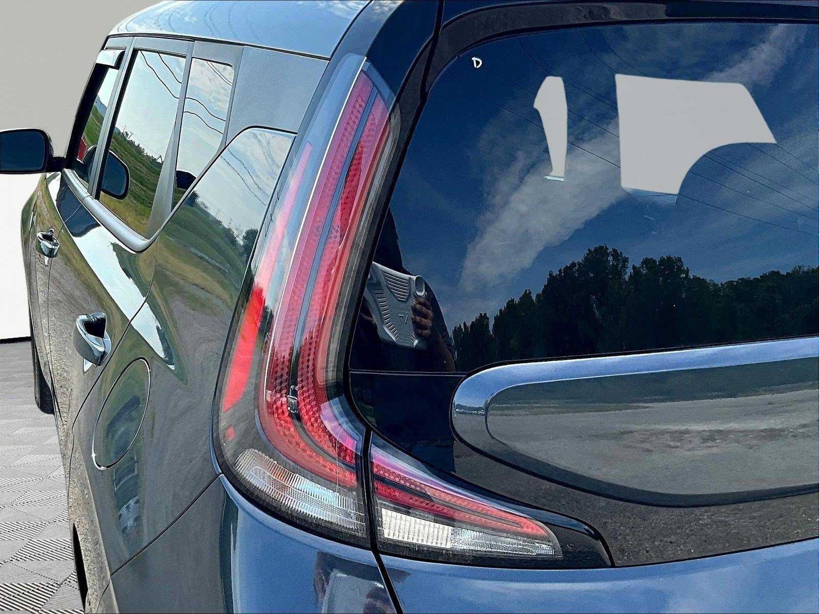 Used 2025 Kia Soul LX w/ LX Technology Package FWD image 23