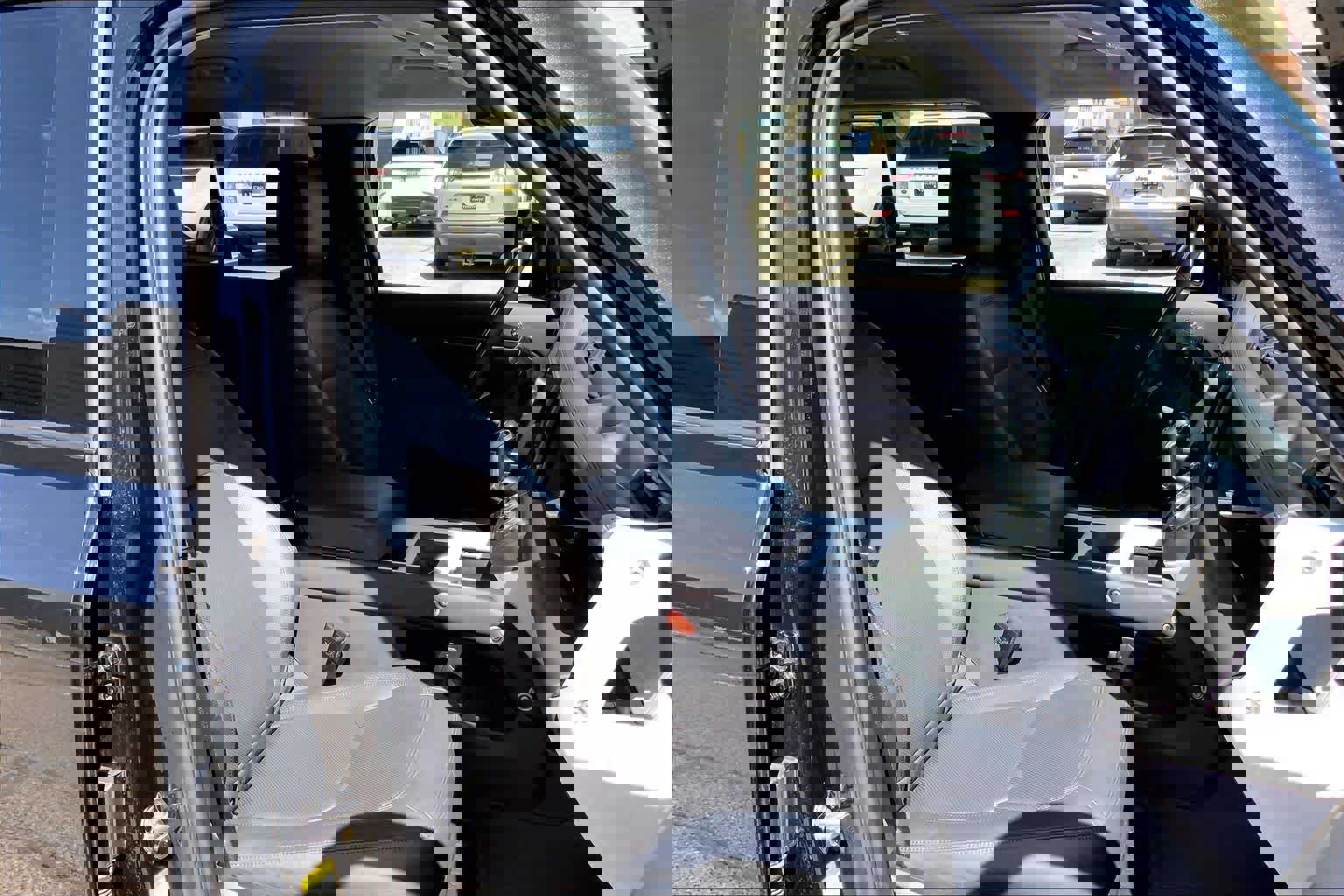 Certified 2025 Land Rover Defender 110 X-Dynamic SE image 8