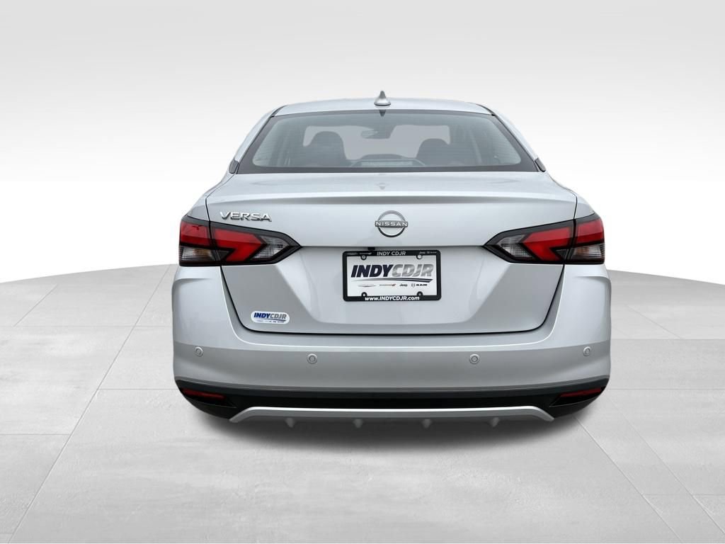 Used 2025 Nissan Versa SV image 5
