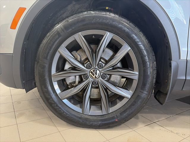 Used 2022 Volkswagen Tiguan SE AWD/4WD image 22