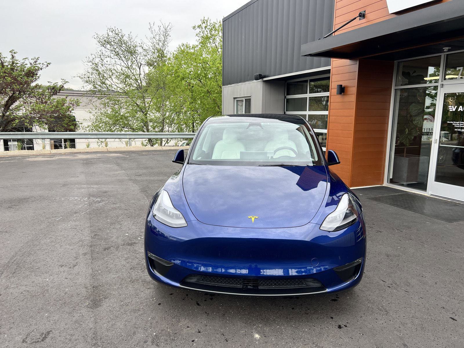 Used 2024 Tesla Model Y Long Range AWD/4WD image 2
