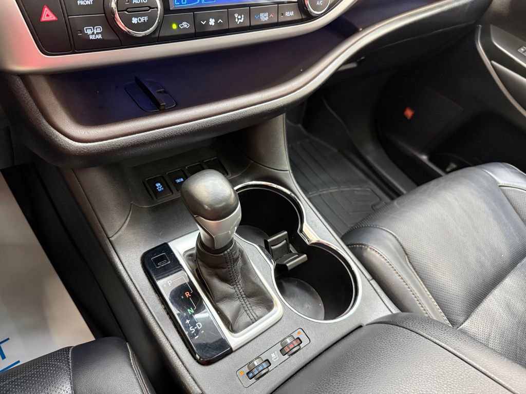 Used 2014 Toyota Highlander Limited w/ Driver Technology Package image 16