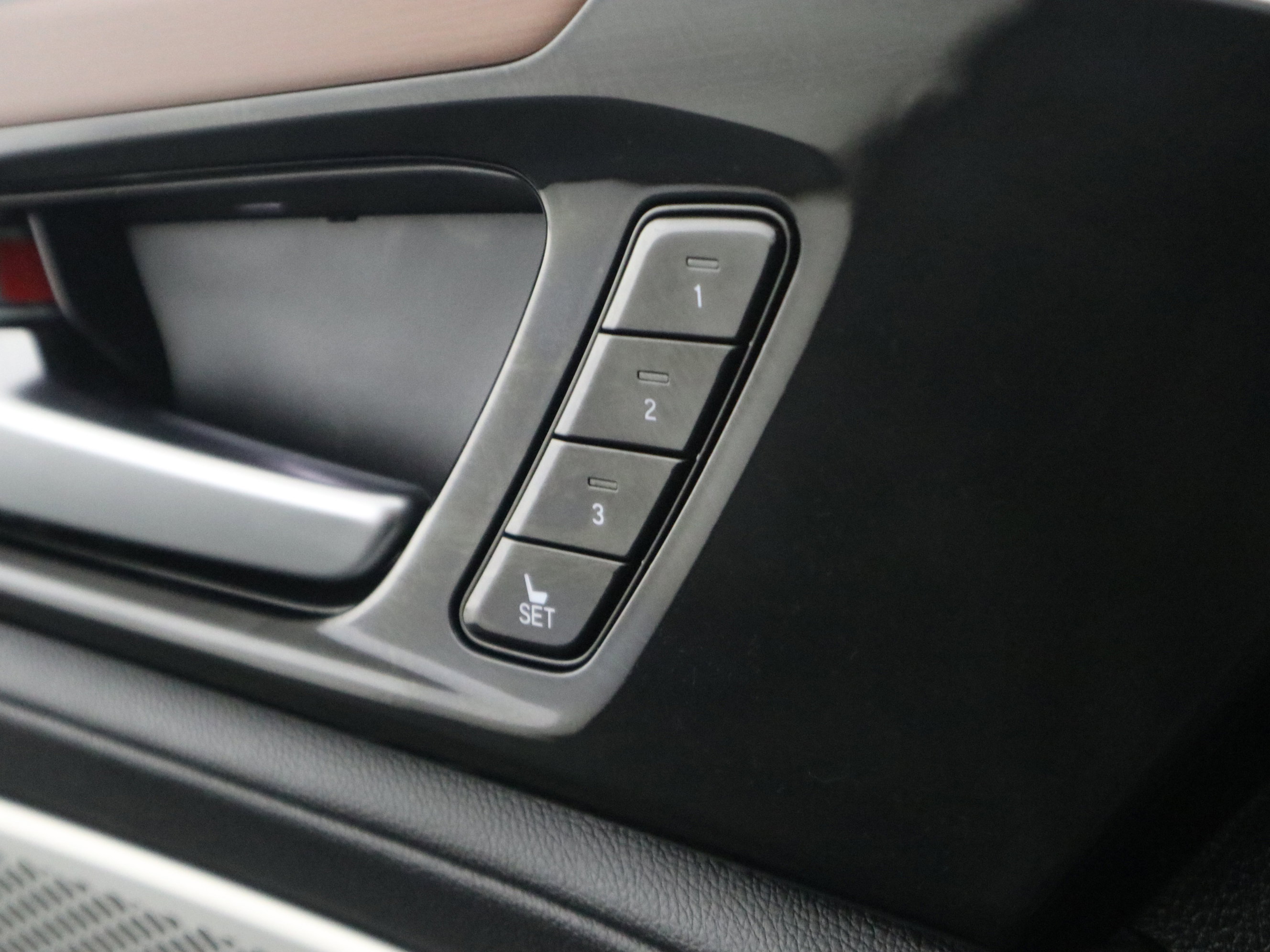 Used 2022 Acura MDX SH-AWD image 39