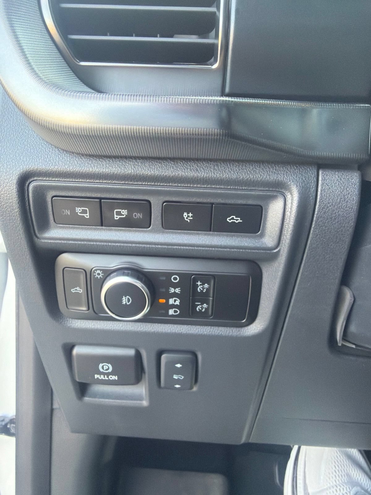 Used 2024 Ford F150 Platinum w/ Equipment Group 702A High AWD/4WD image 30