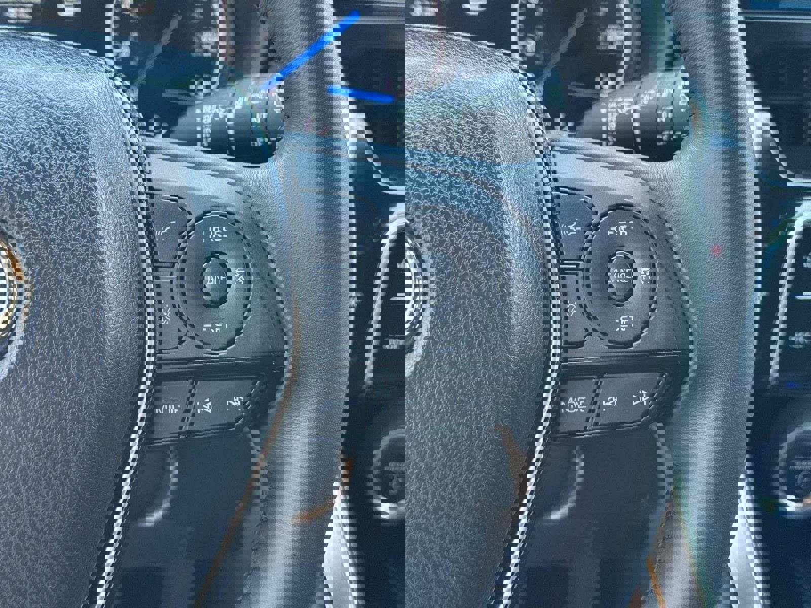 Used 2023 Toyota Venza XLE image 26