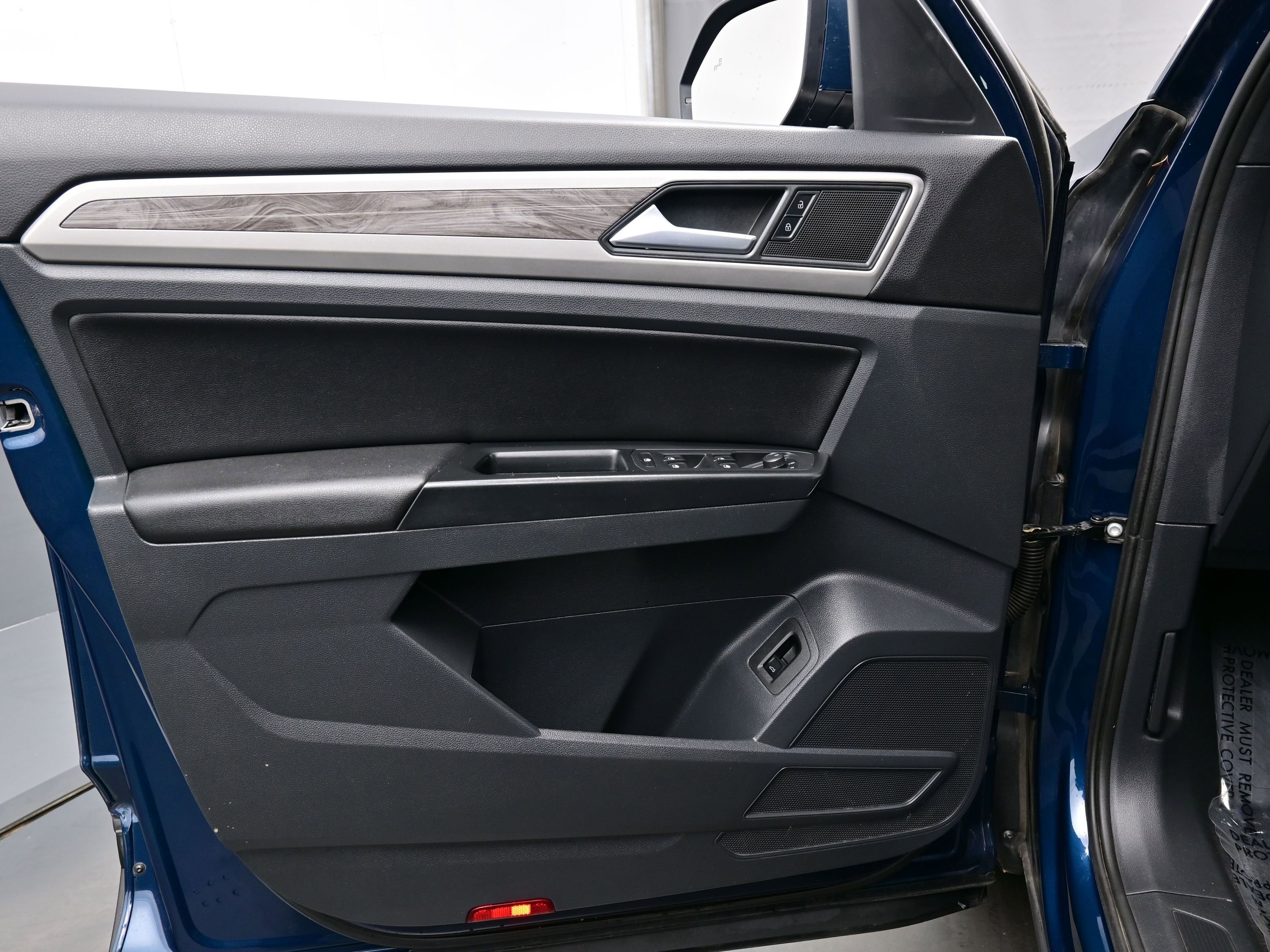 Used 2020 Volkswagen Atlas Cross Sport SE image 9