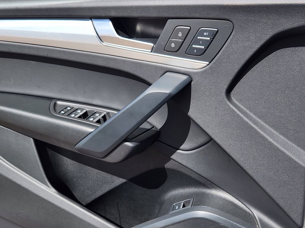 Used 2025 Audi Q5 2.0T Premium image 13