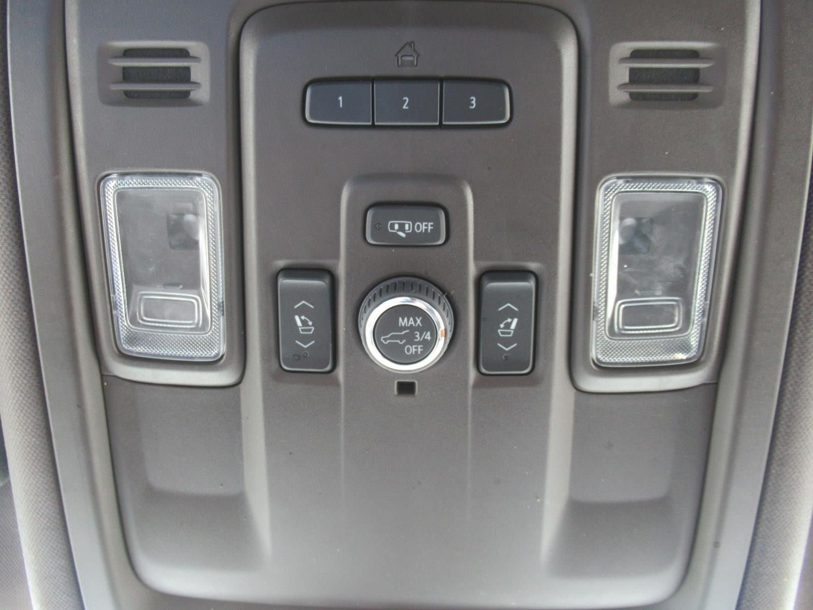 Used 2022 GMC Yukon XL Denali w/ Advanced Technology Package AWD/4WD image 31