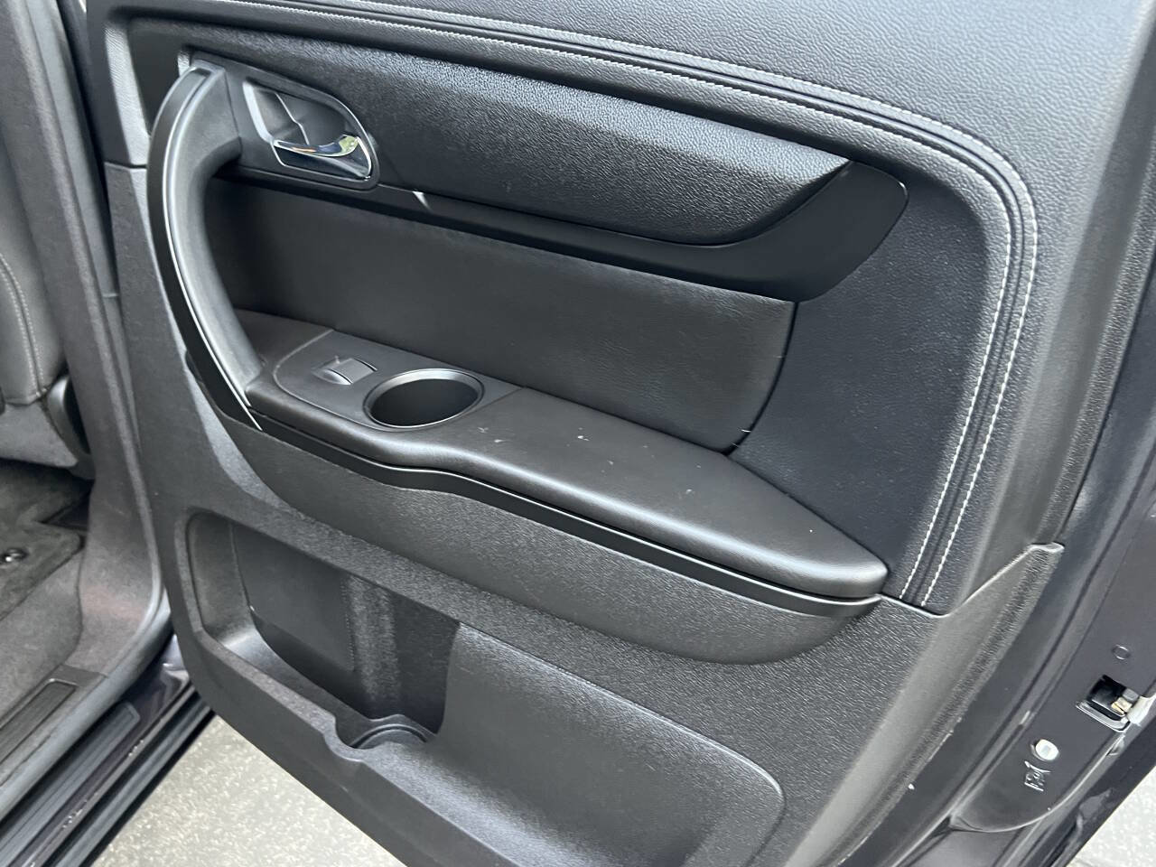 Used 2013 GMC Acadia SLE image 19