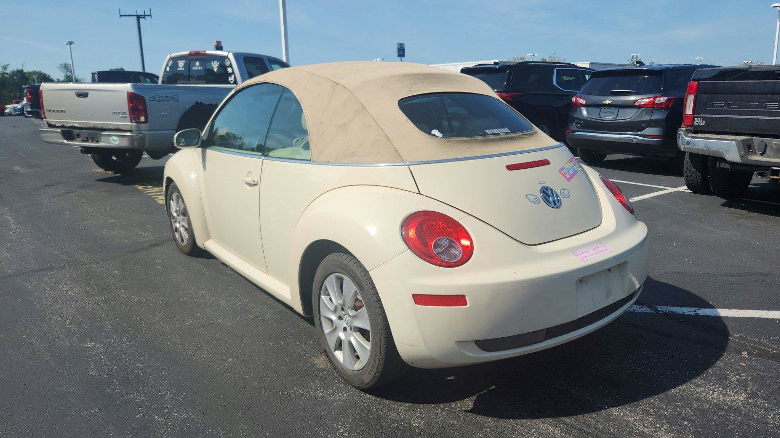 Used 2009 Volkswagen Beetle S FWD image 4