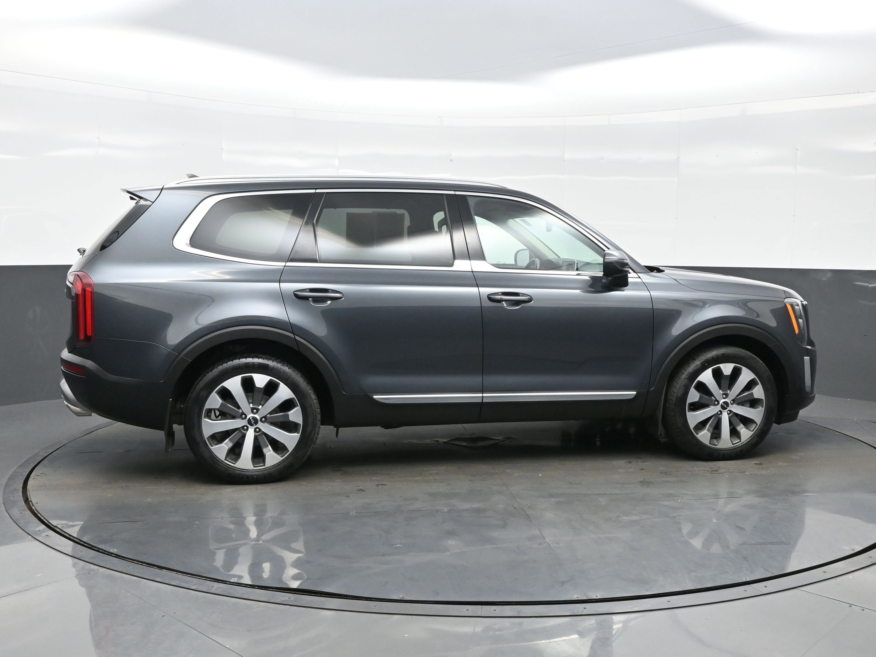 Used 2022 Kia Telluride EX w/ EX Premium Package AWD/4WD image 7