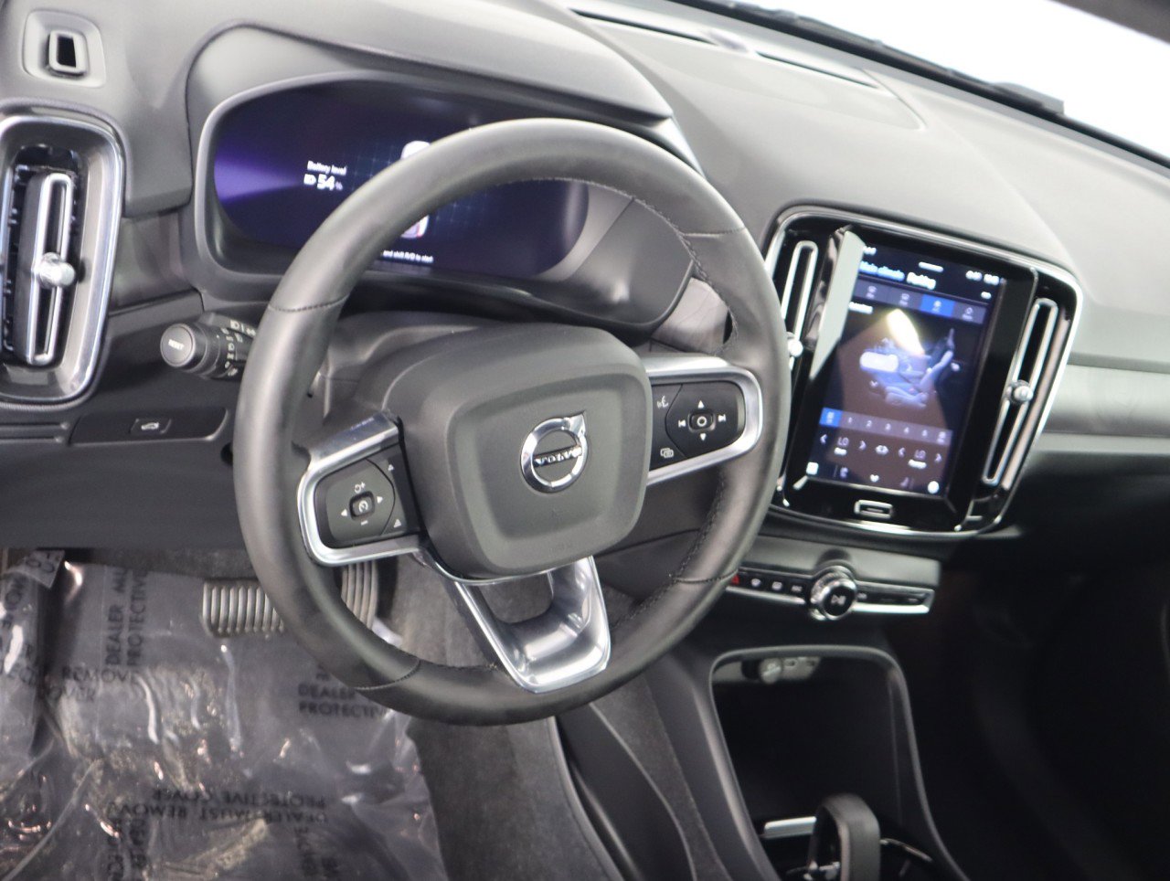 Used 2024 Volvo C40 Recharge Core image 17