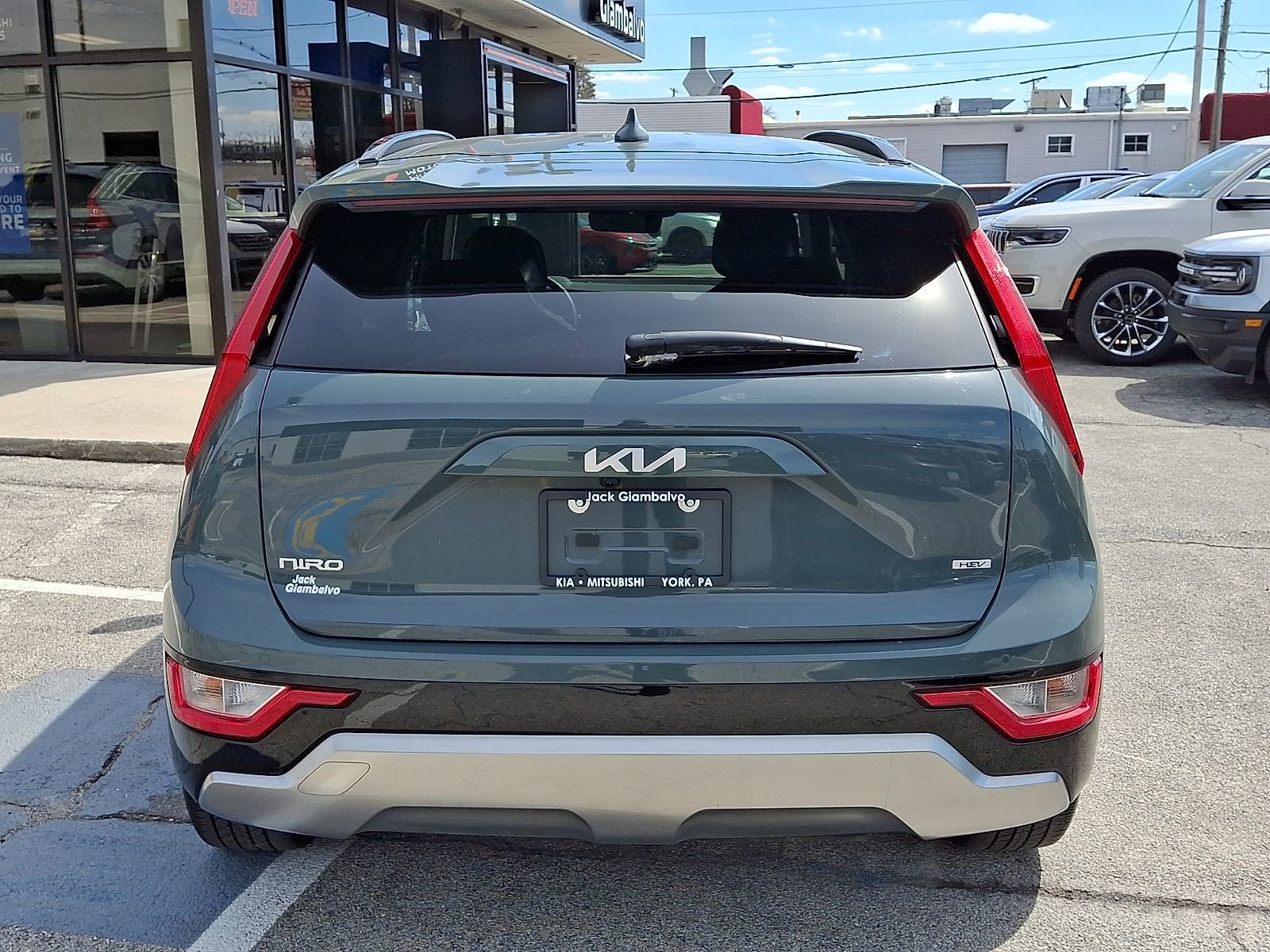 Used 2023 Kia Niro EX Touring image 6