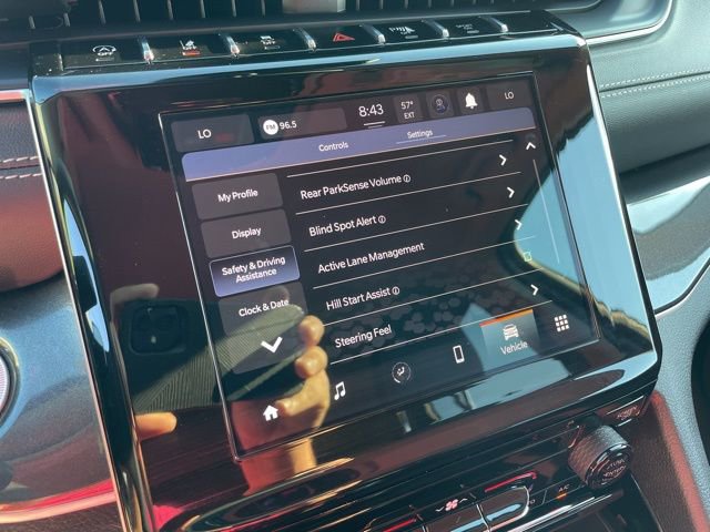 Used 2023 Jeep Grand Cherokee Laredo image 21