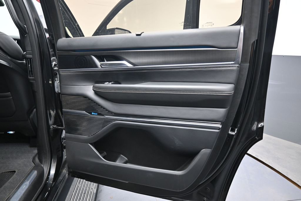 Used 2023 Jeep Grand Wagoneer Series II AWD/4WD image 19