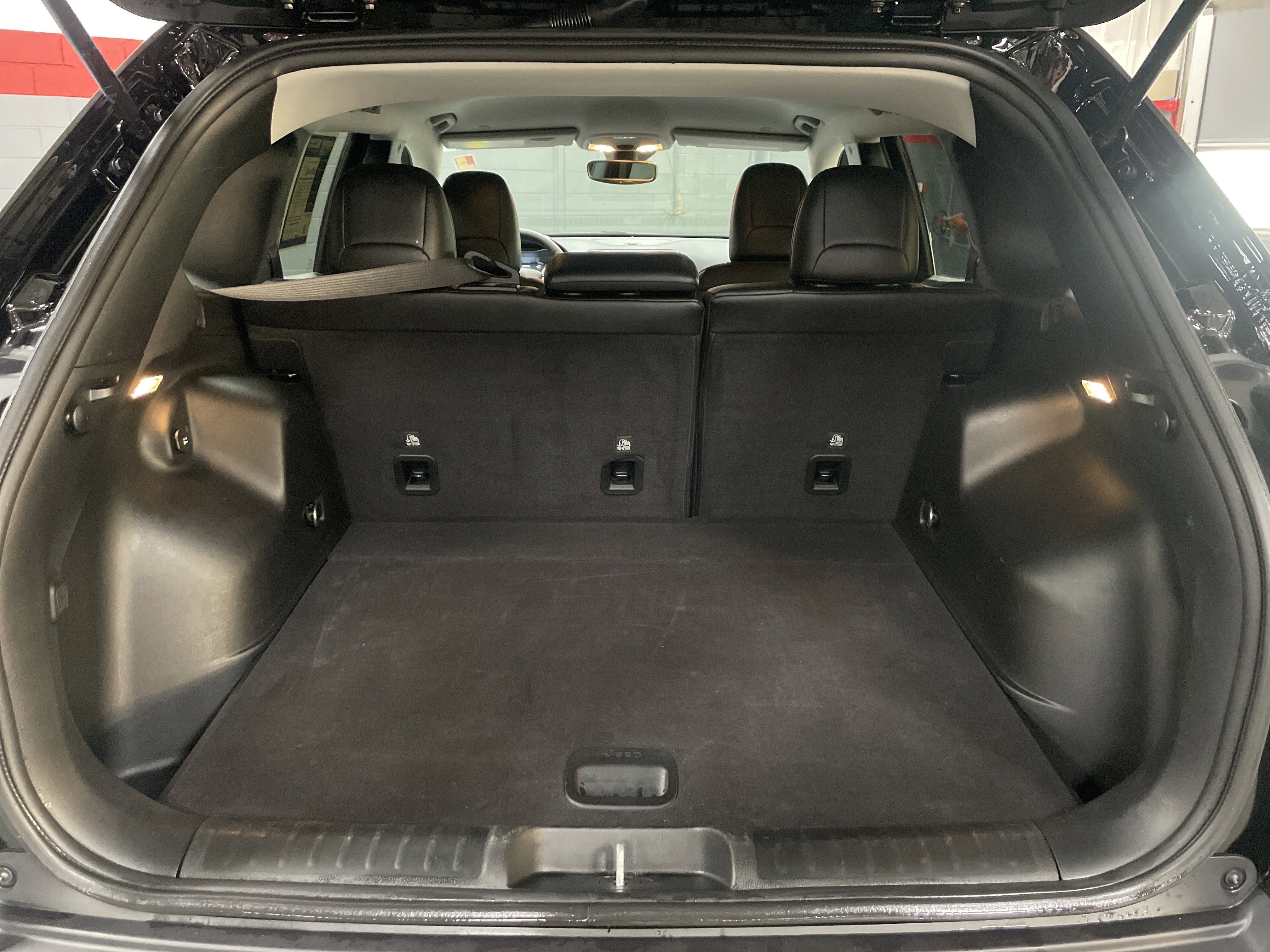 Used 2022 Jeep Cherokee Latitude Lux image 32