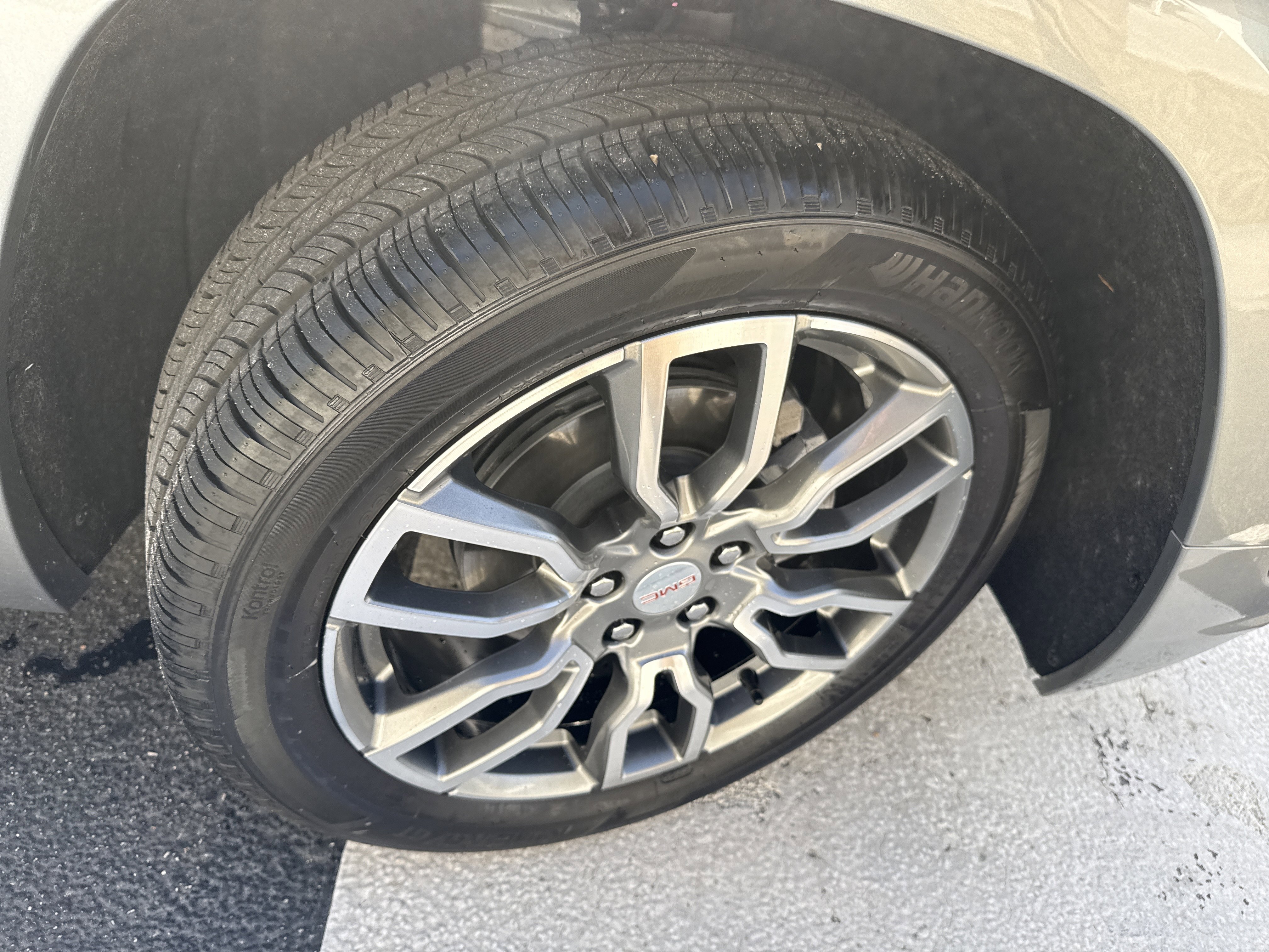 Used 2024 GMC Terrain Denali w/ Denali Premium Package image 9