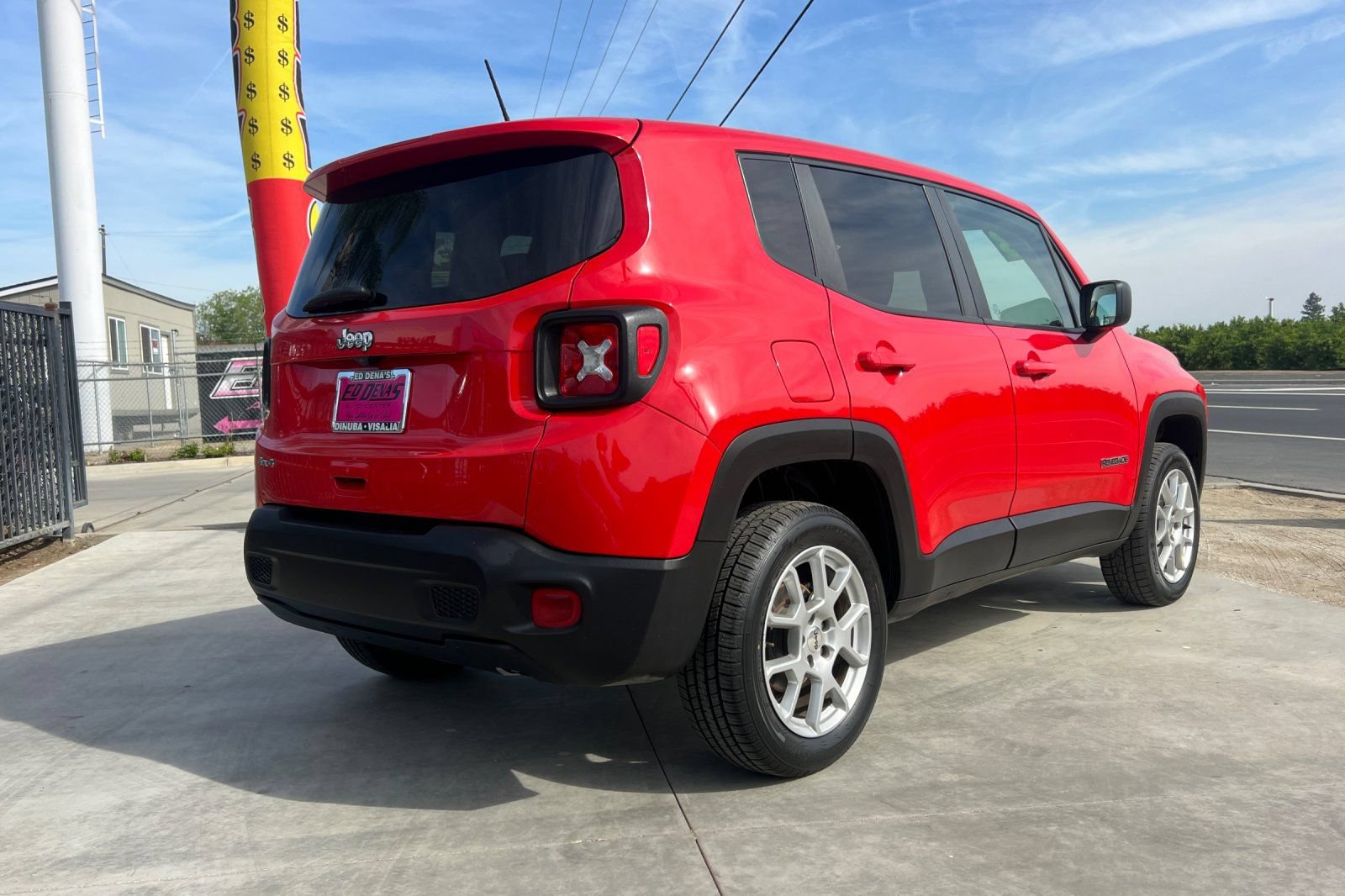 Used 2023 Jeep Renegade Latitude AWD/4WD image 4