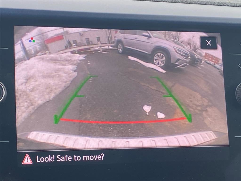 Certified 2023 Volkswagen Taos SE w/ Panoramic Sunroof Package image 16