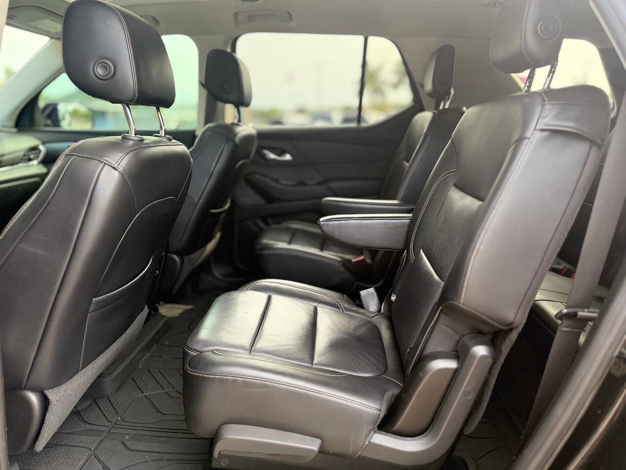 Used 2018 Chevrolet Traverse Premier w/ Driver Confidence II Package FWD image 16