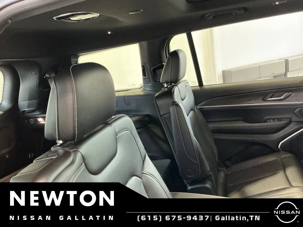 Used 2024 Jeep Grand Cherokee L Limited AWD/4WD image 18