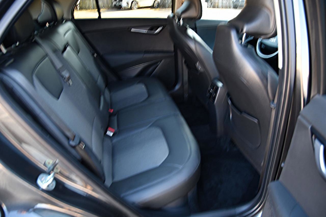 Used 2023 Kia Niro EX Touring image 29