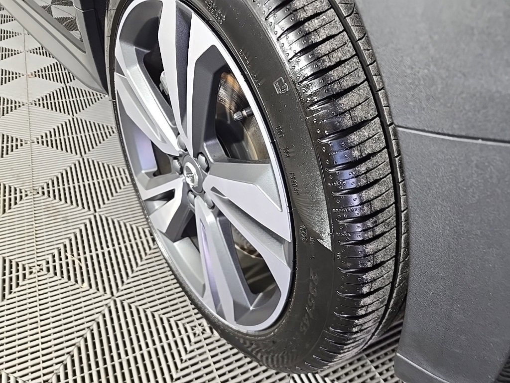 Certified 2025 Volvo V60 B5 Cross Country Plus image 11