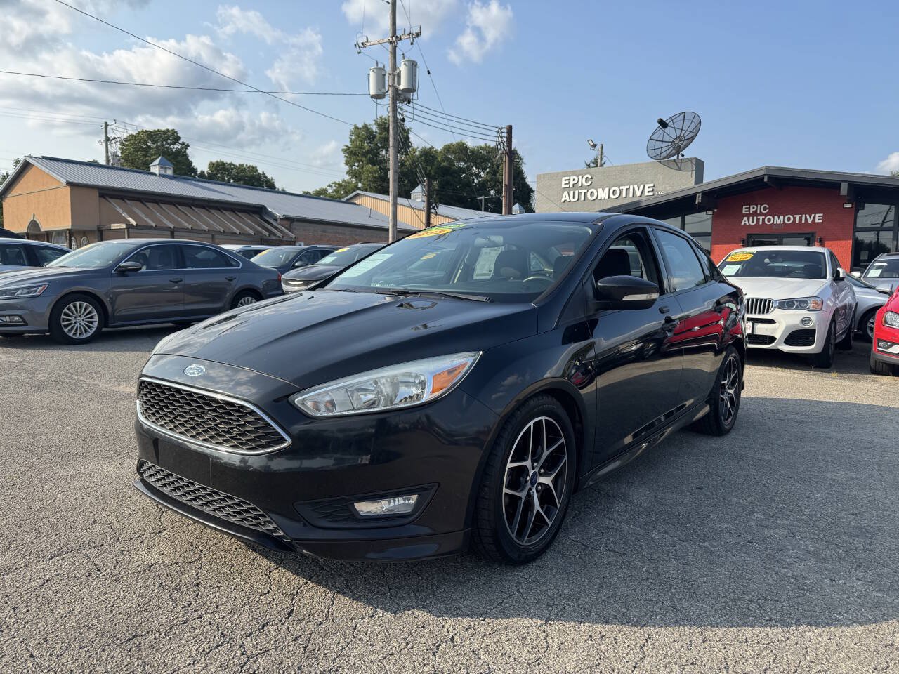 Used 2015 Ford Focus SE w/ SE Sport Package FWD image 1