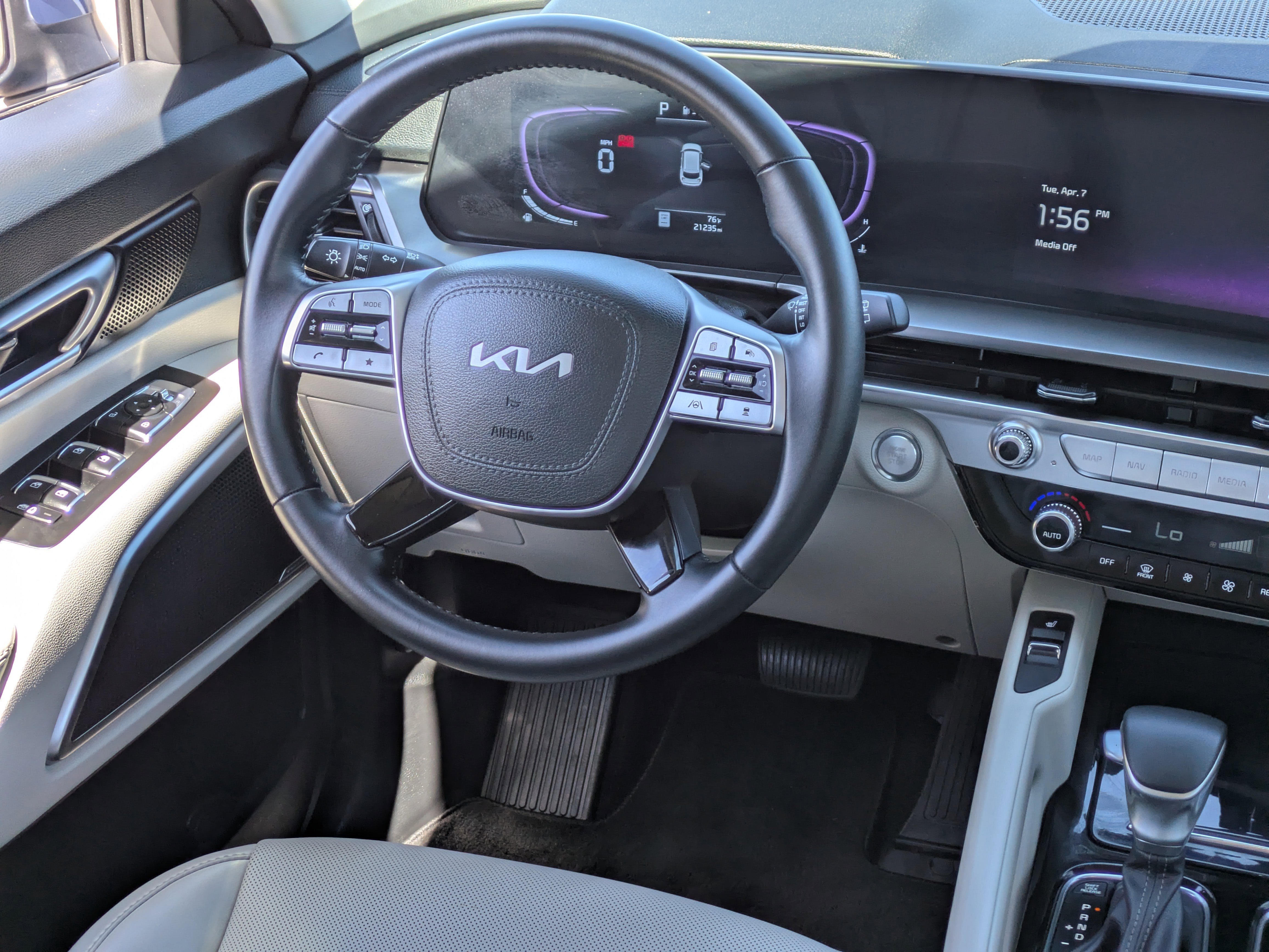 Used 2025 Kia Telluride S FWD image 16