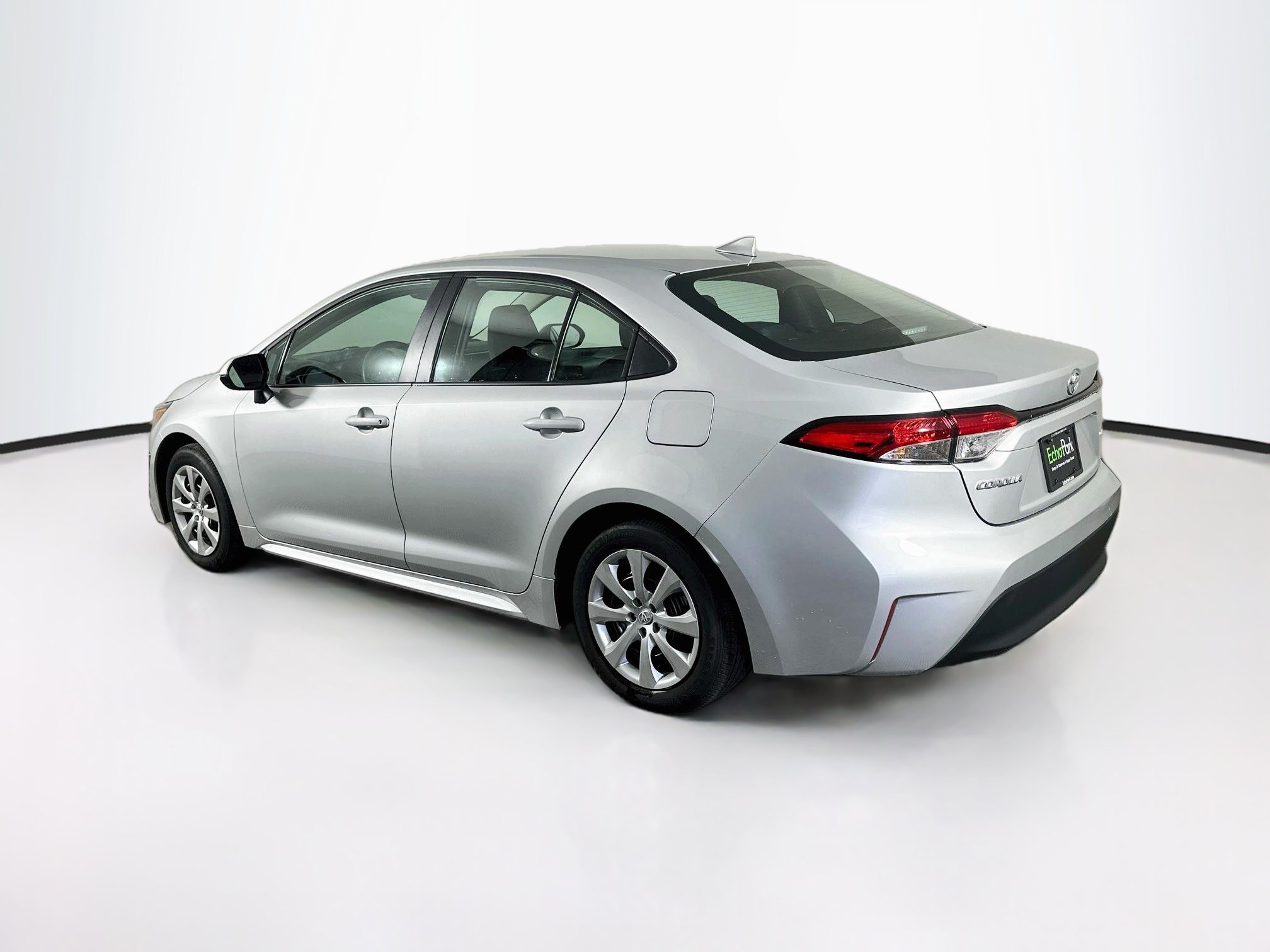 Used 2026 Toyota Corolla LE FWD image 5