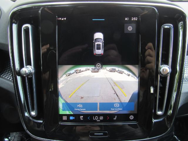 Used 2022 Volvo XC40 P8 Recharge Plus image 8