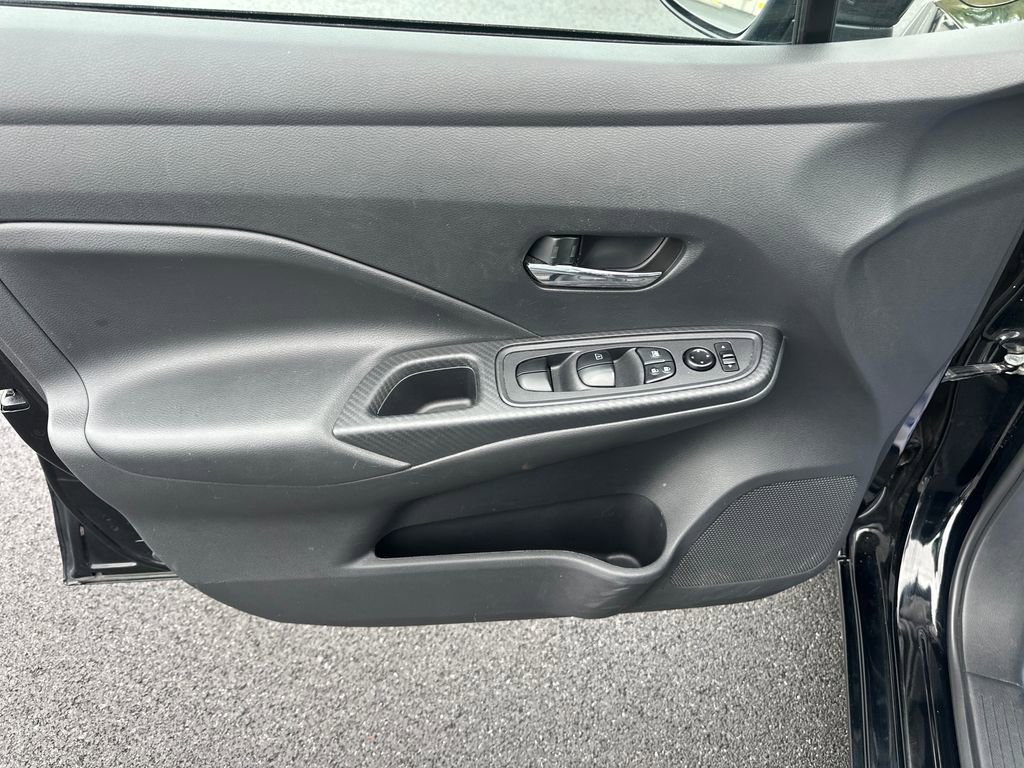 Used 2023 Nissan Versa SV FWD image 14