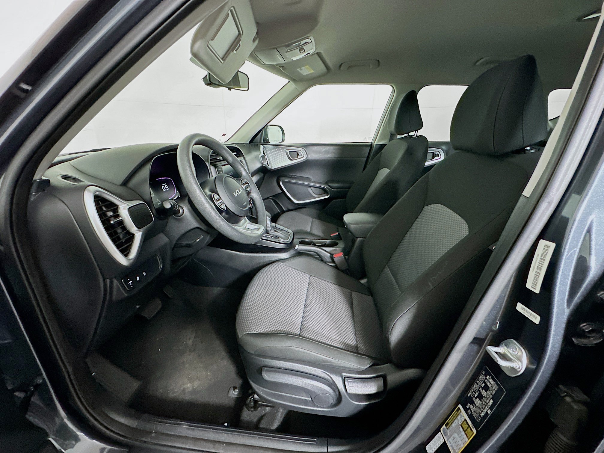 Used 2025 Kia Soul LX w/ LX Technology Package FWD image 13