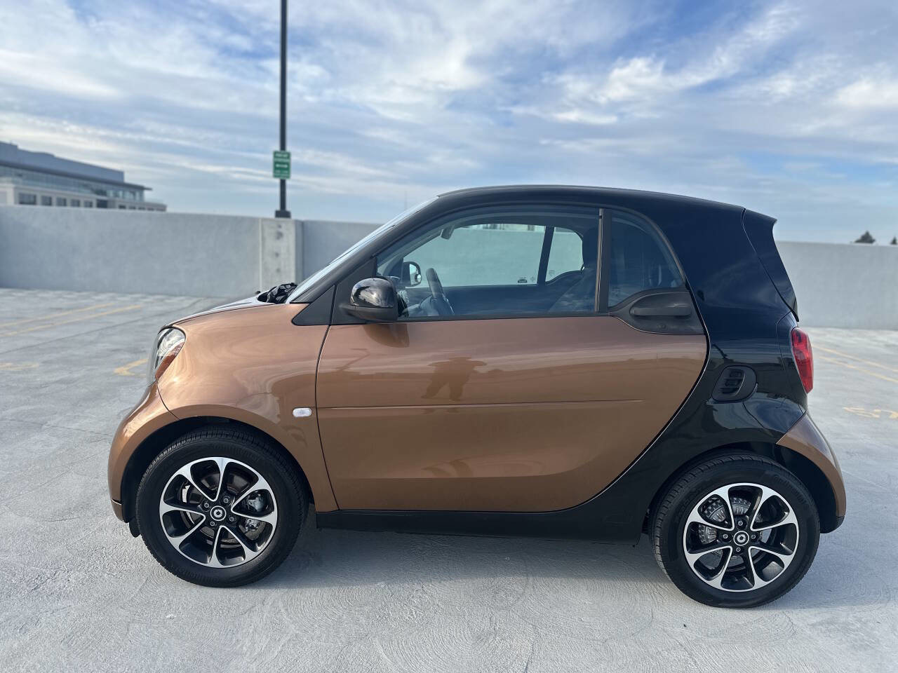 Used 2016 smart fortwo passion image 2