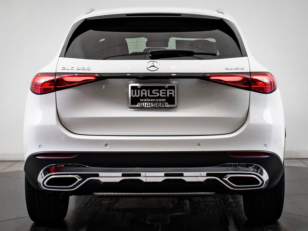 Used 2025 Mercedes-Benz GLC 300 4MATIC image 7