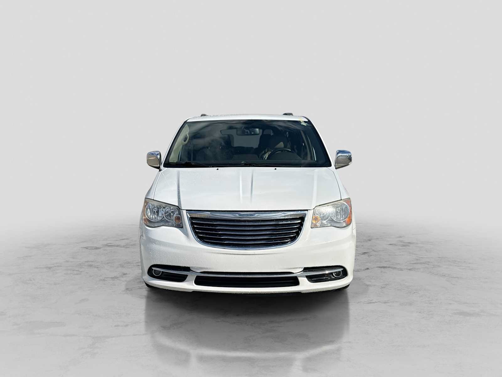 Used 2014 Chrysler Town & Country Touring-L FWD image 9