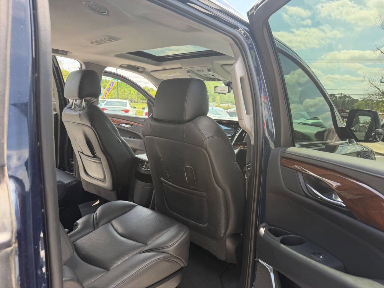 Used 2020 Cadillac Escalade ESV Luxury RWD image 12