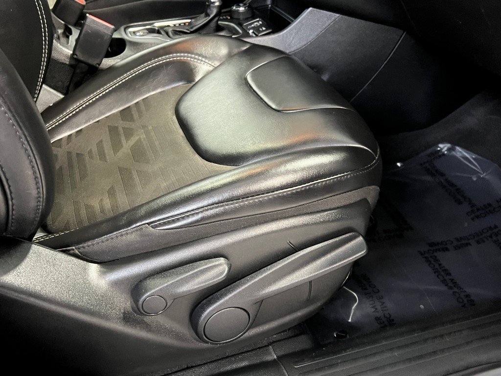 Used 2022 Jeep Cherokee Latitude w/ Sun & Sound Group image 14